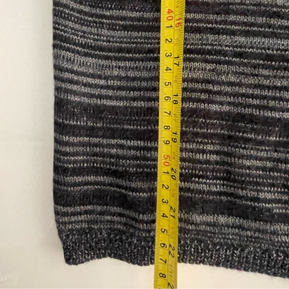 Loft Short Sleeve Sweater with Beads and sequins Size Medium Wool blend - Picture 9 of 9